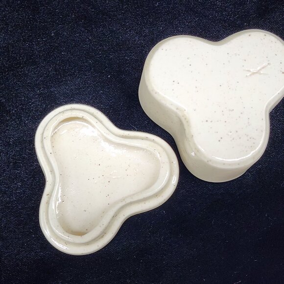 Vintage Spade Shaped Trinket Box With Cute Danish Kids VTG Enesco 3" - Picture 6 of 6